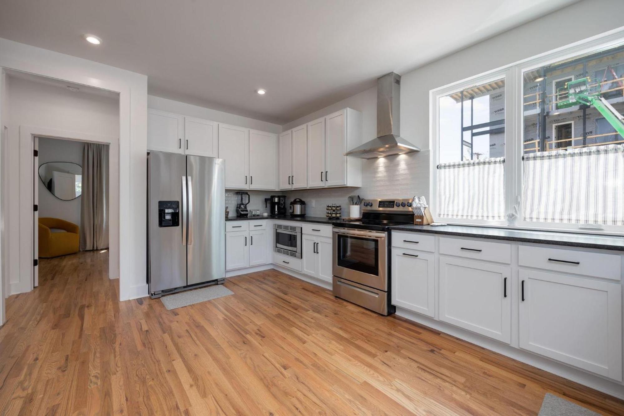 En-vogue Vacay - Rooftop Deck- Minutes To Broadway Holiday home *