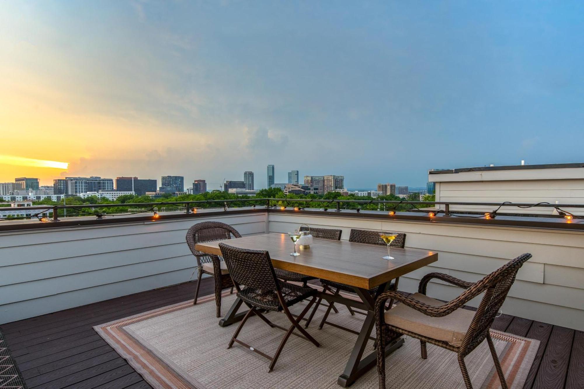 Melodic Skyline - Rooftop Views - 5 Mins To Broadway Holiday home