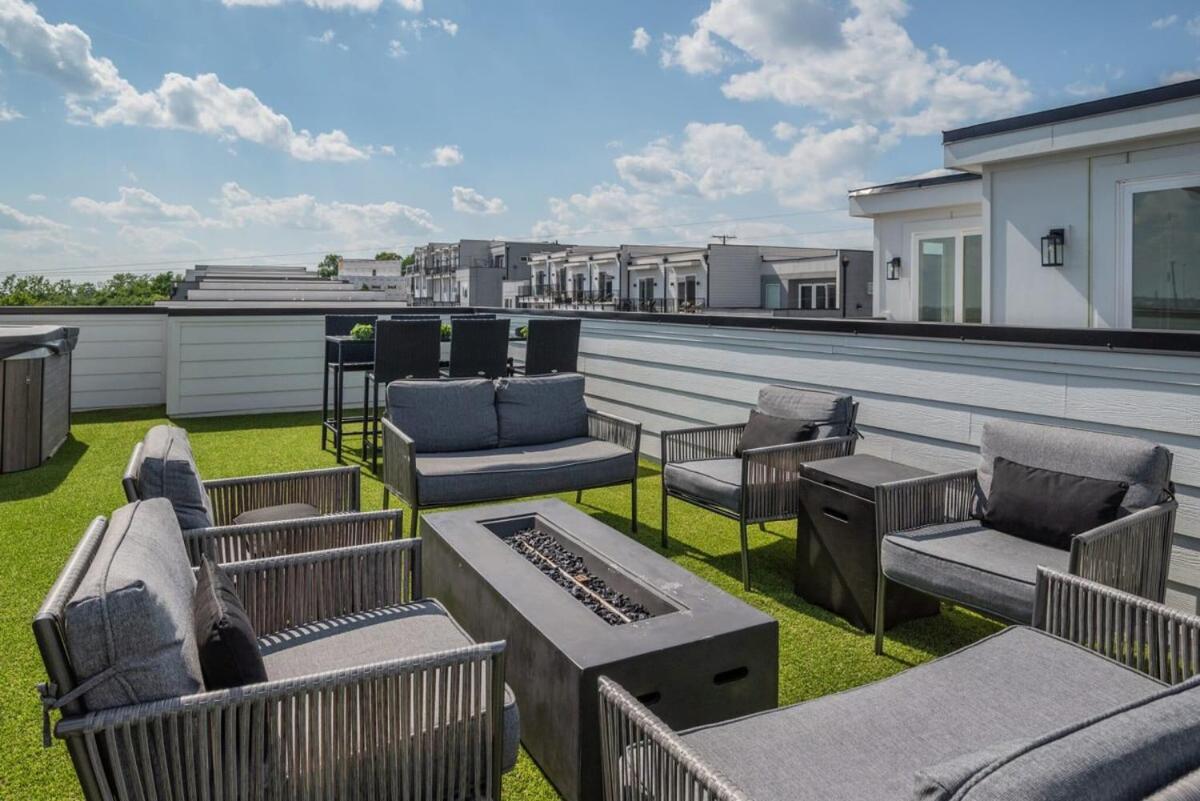 Holiday home 10 Percent Off Elevator Rooftop With Hot Tub & Views