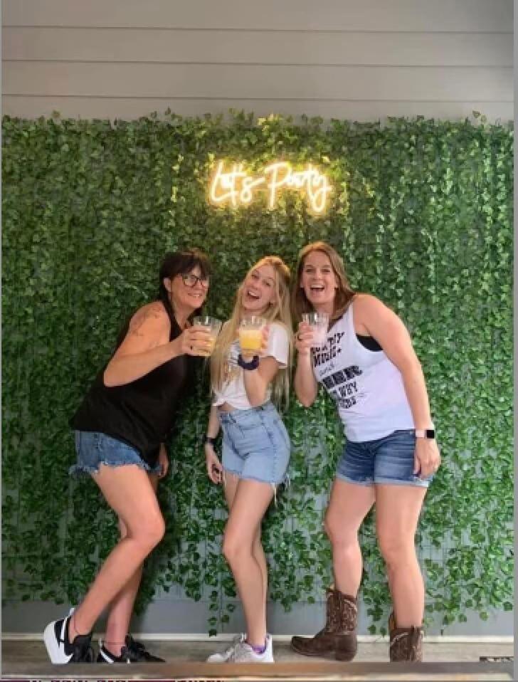 Large East With Game Sleeps 12 Holiday home Nashville