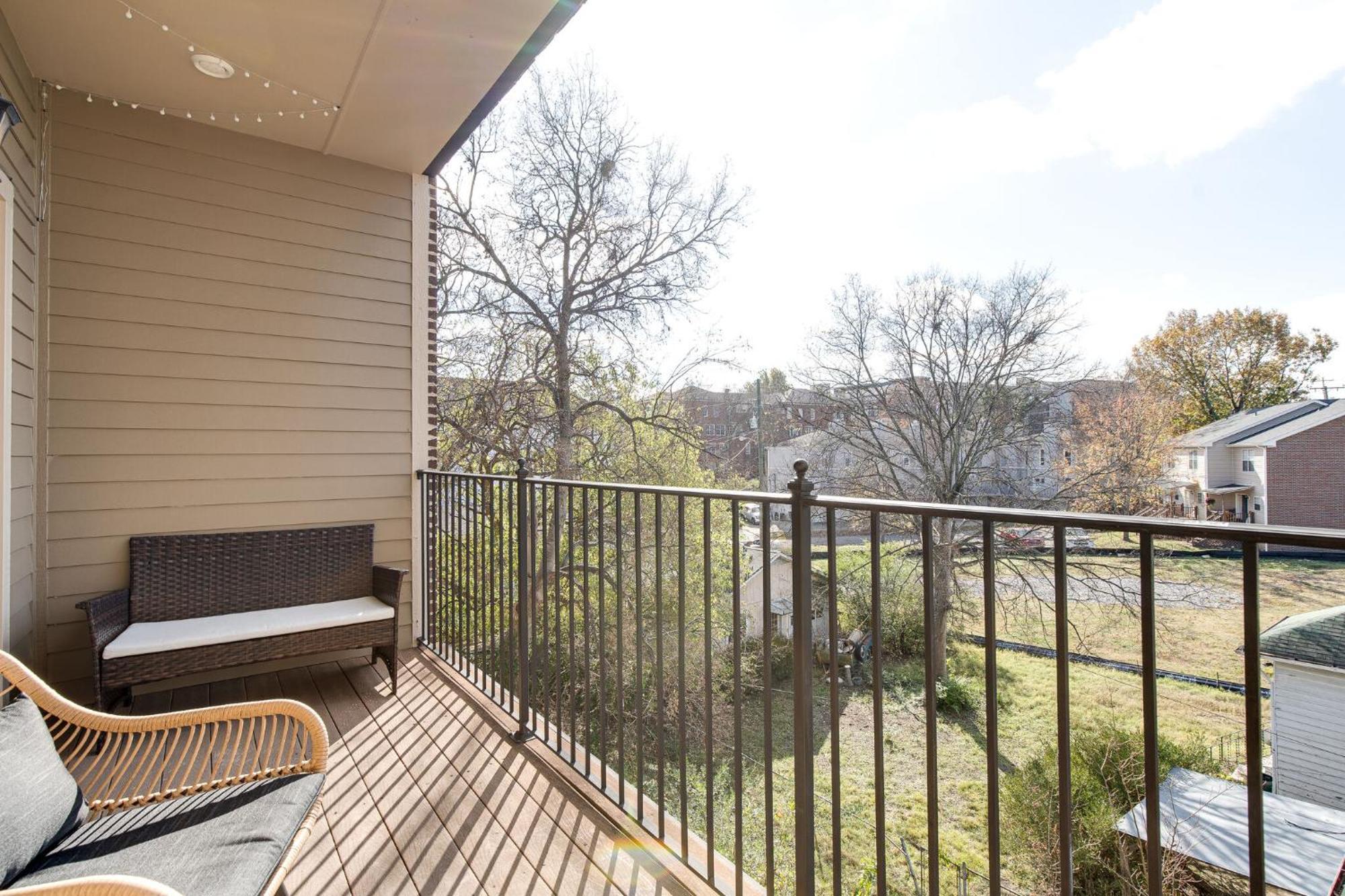 The Celebrity - Minutes To Broadway With A Balcony Nashville