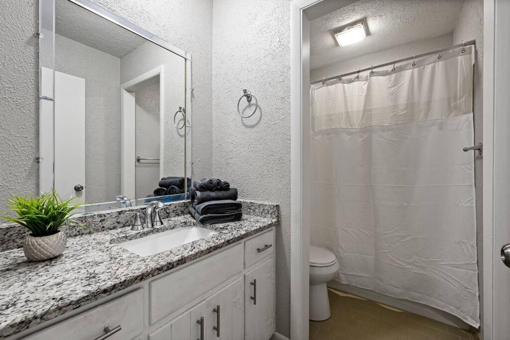 Lovely 1 Bedroom Located In Greenhills. Apartment
