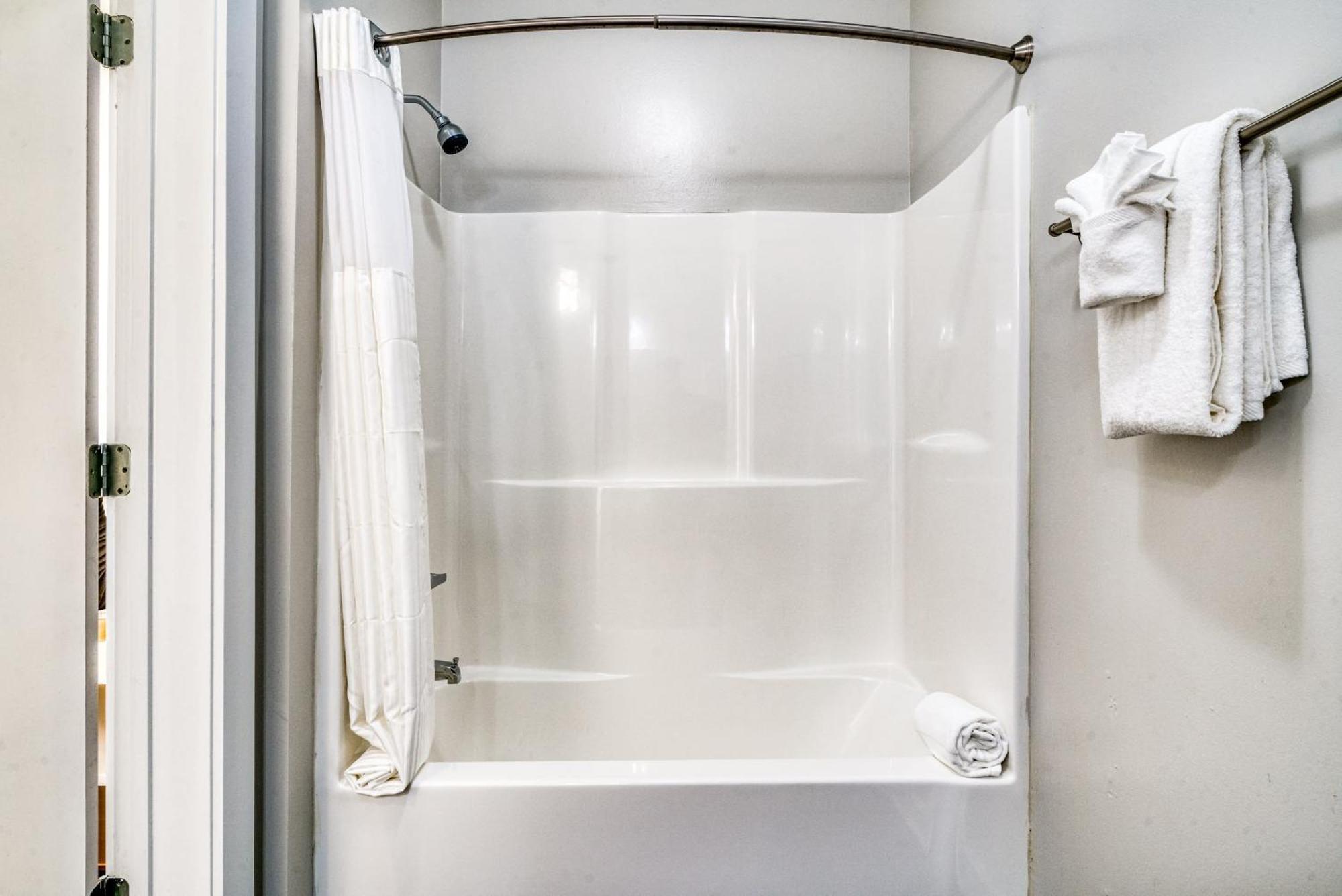 Cozysuites Music Row Spacious 2br W Free Parking16