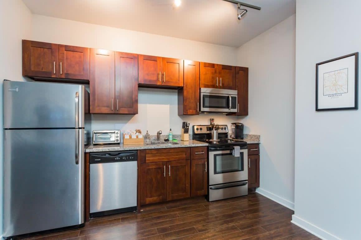 Cozysuites Music Row Alluring 1br With Free Parking! 43 Apartment