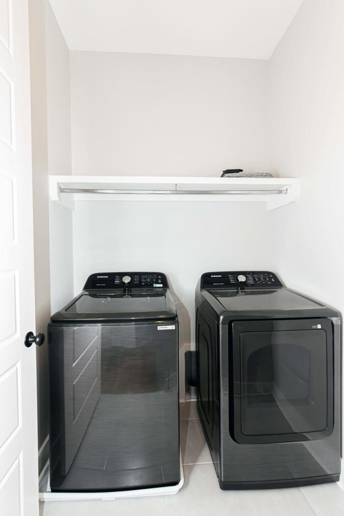 Holiday home Designer Single Family House-rooftop- Hot Tub *