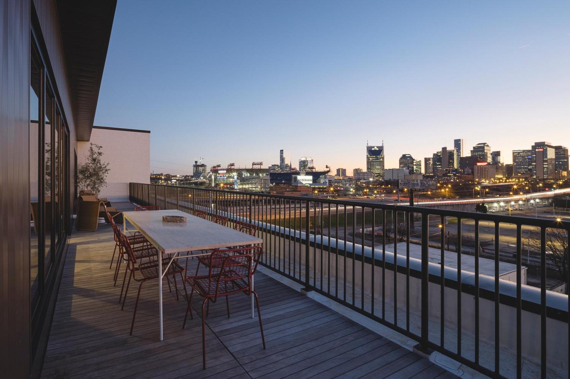Drift Hotel *