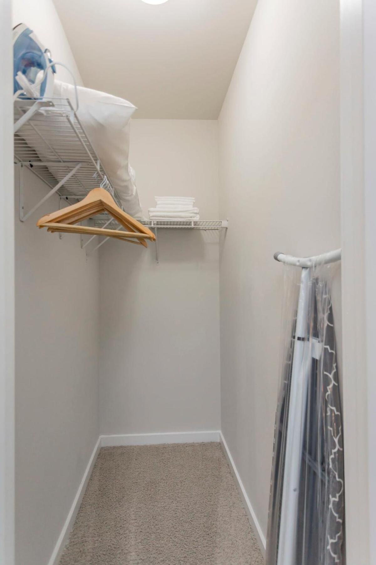 Cozysuites Two Alluring Music Row W Parking Apartment Nashville