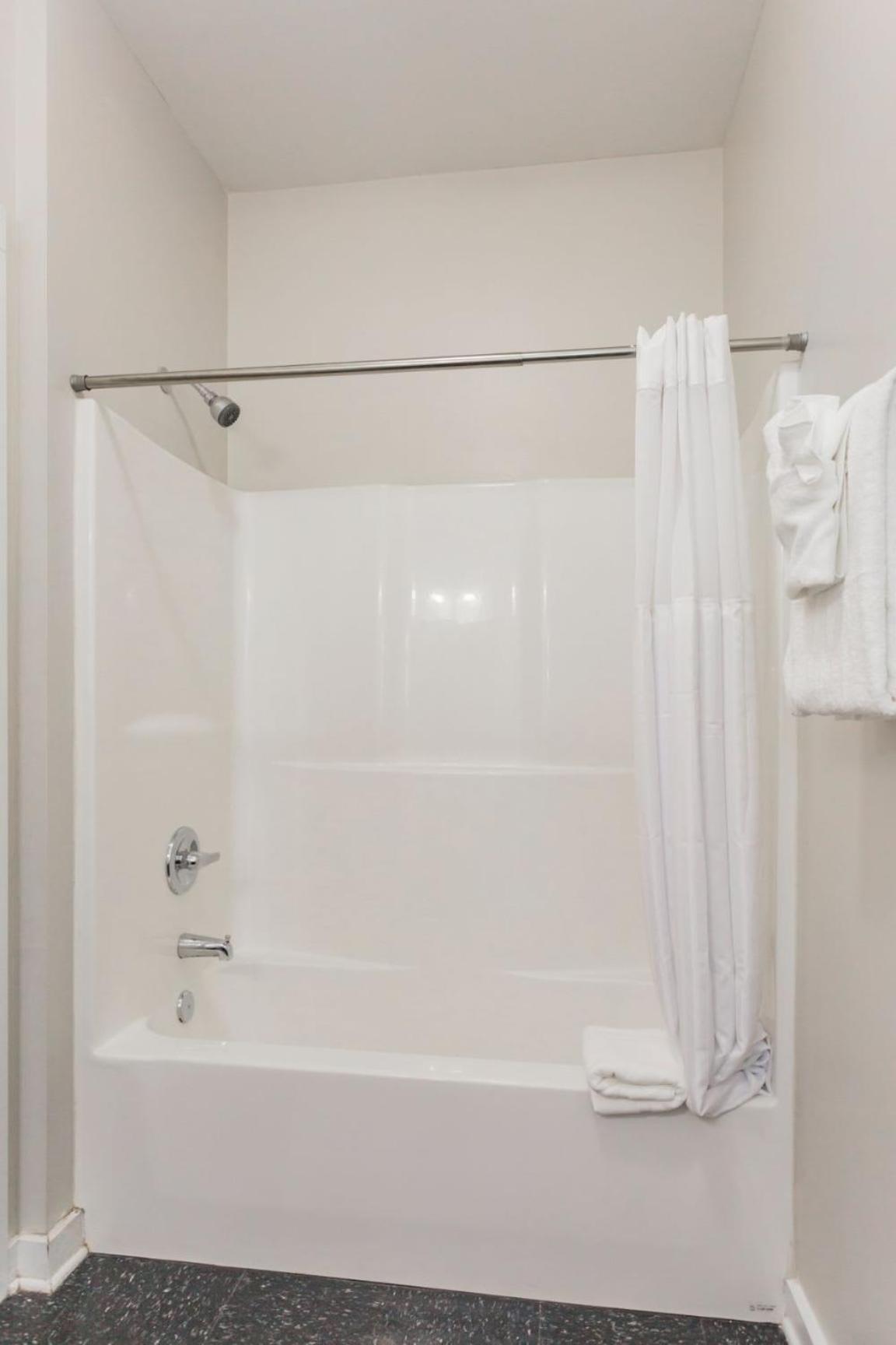 Cozysuites Two Alluring Music Row W Parking Apartment *