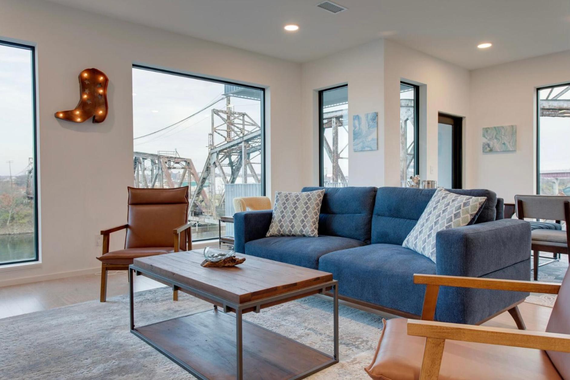 Apartment River View, Central, Elevator, Private Parking *
