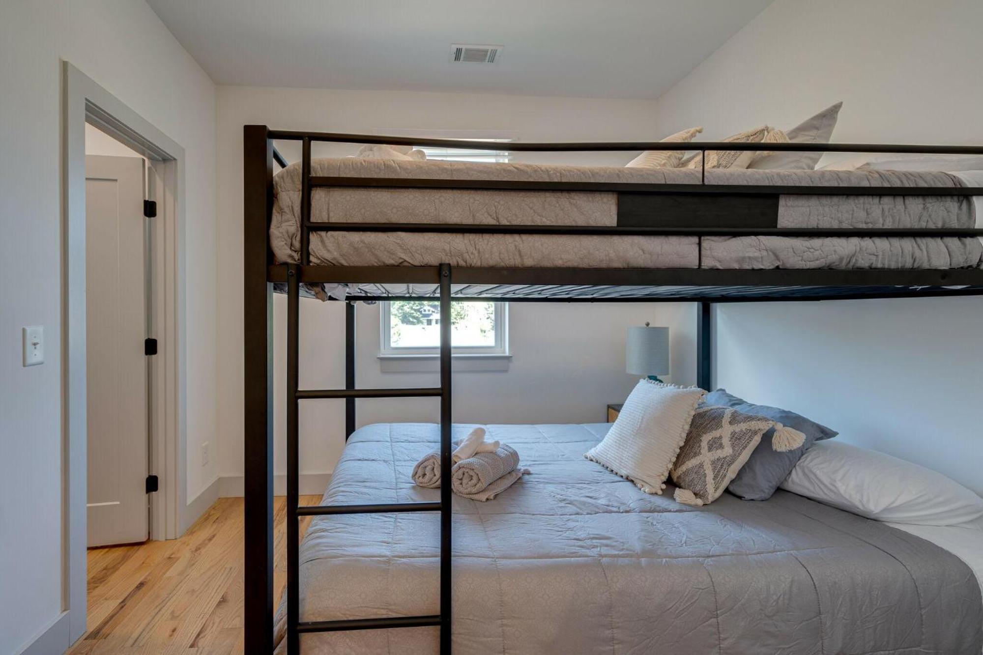 - 4908 Delaware Ave Unit G Holiday home