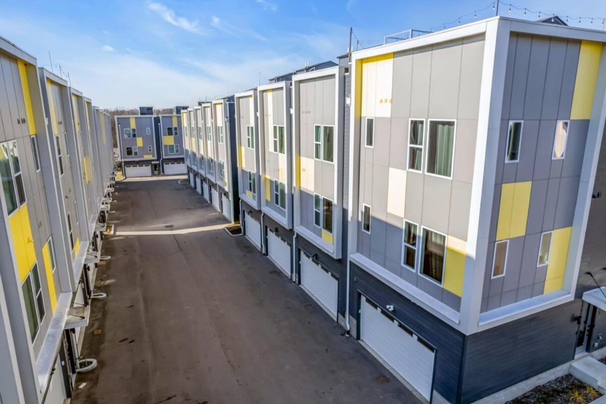 New Pink Howdy Oasis 13 Beds Rooftop View Parking Holiday home *