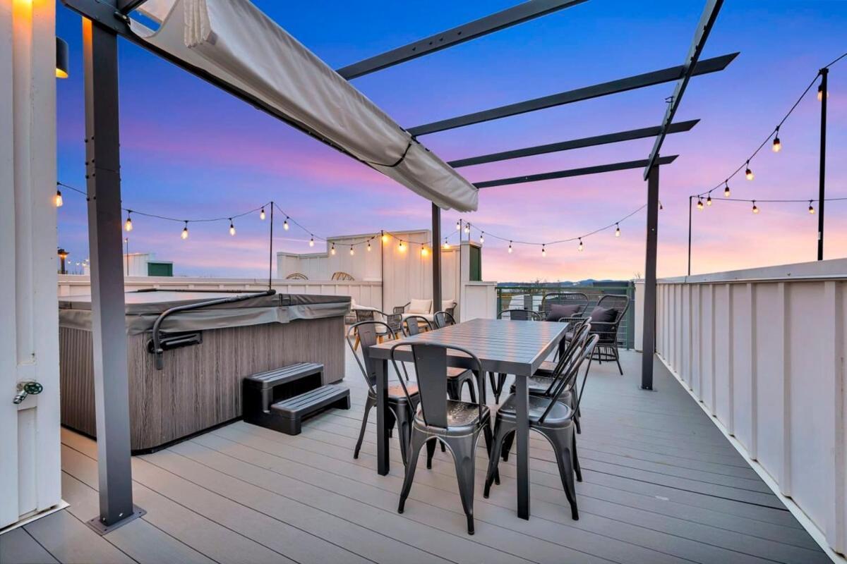 New Whiskey & Watches Rooftop Hottub Game Rm 9beds Nashville