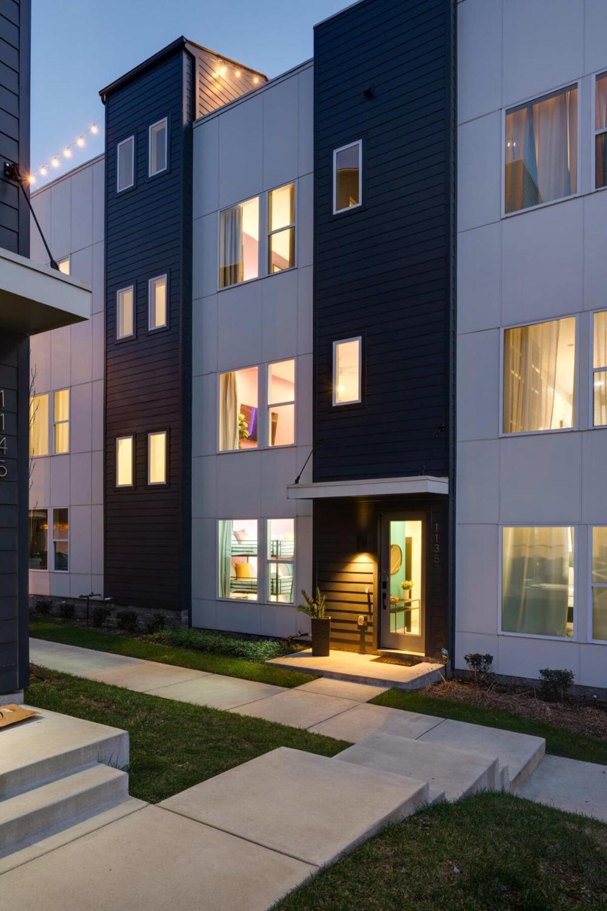 New Pink Howdy Oasis 13 Beds Rooftop View Parking