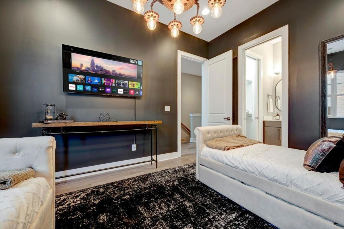 New Whiskey & Watches Rooftop Hottub Game Rm 9beds Hotel Nashville