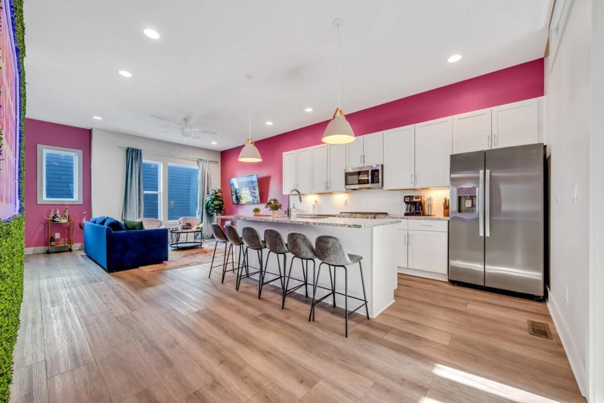 New Pink Howdy Oasis 13 Beds Rooftop View Parking * Nashville