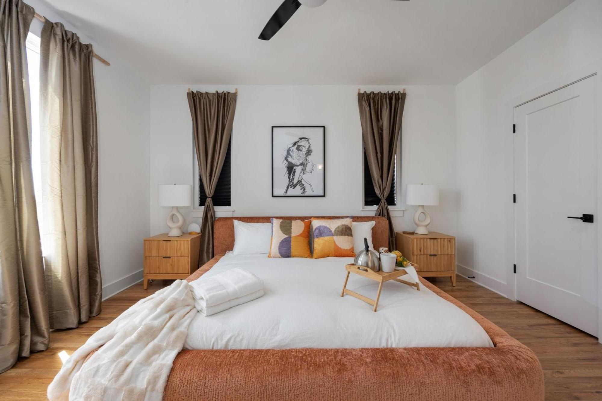En-vogue Vacay - Rooftop Deck- Minutes To Broadway Holiday home Nashville