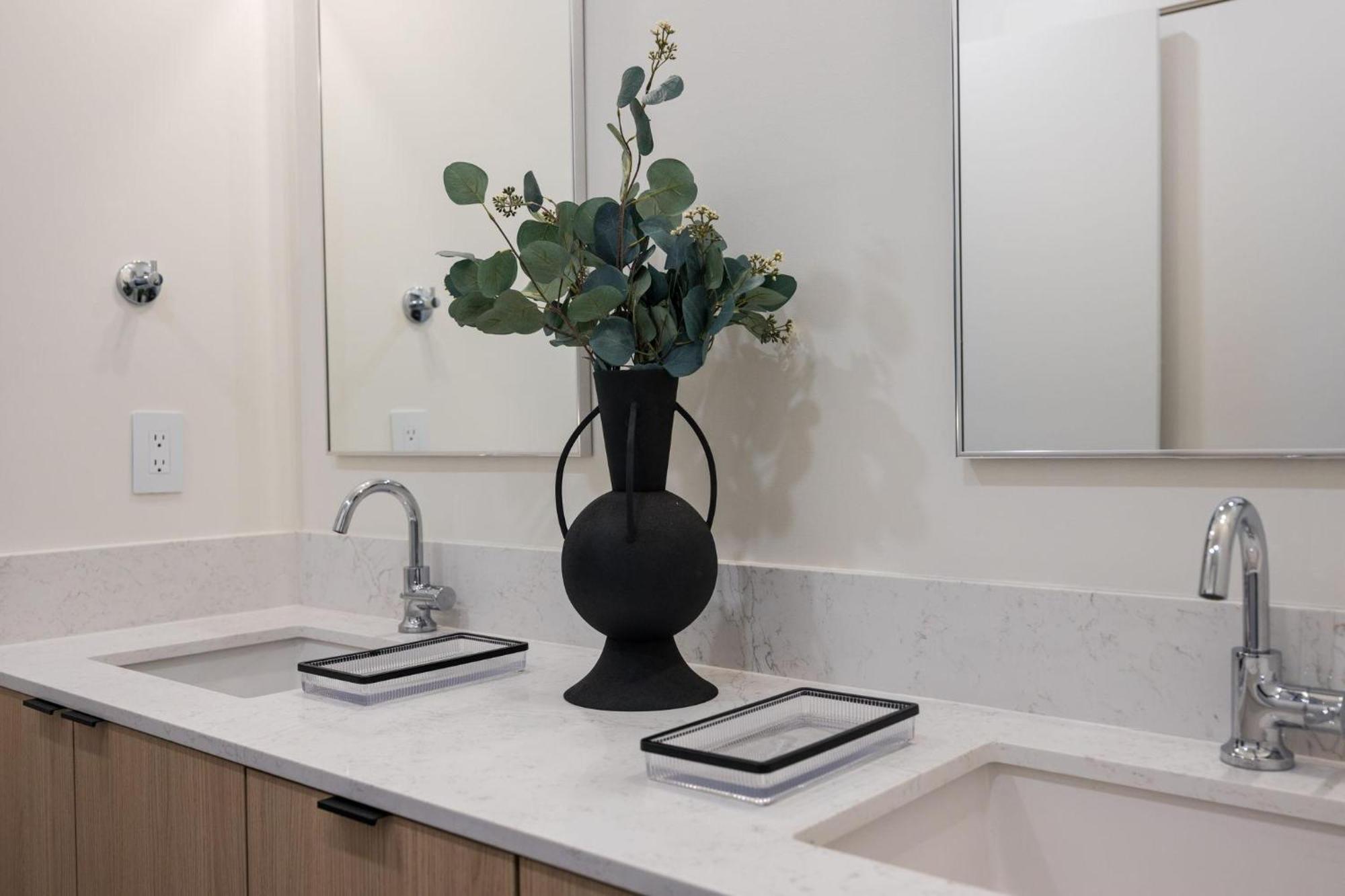 Hyve - Mahogany - Walk To Broadway Nashville