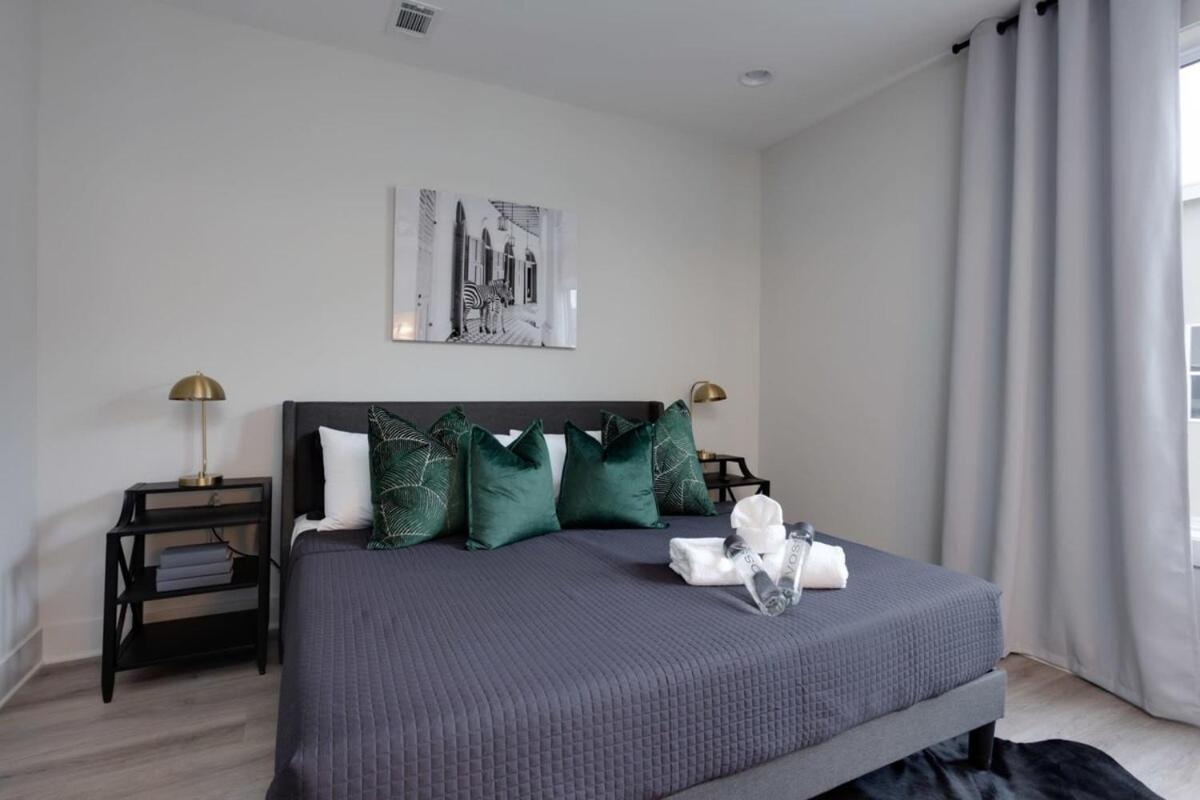 East Nash Double - 26 Beds Fast Nashville