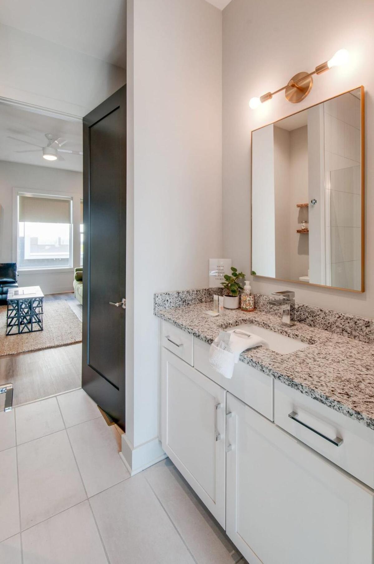 East Nash Lux - 13 Beds & Views Nashville