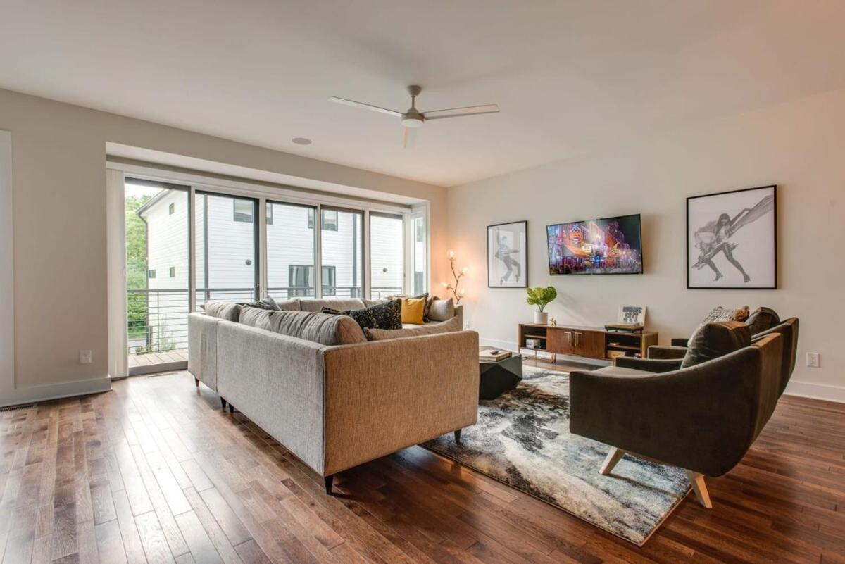 Downtown Luxury - 10 Beds & Free Parking Holiday home *