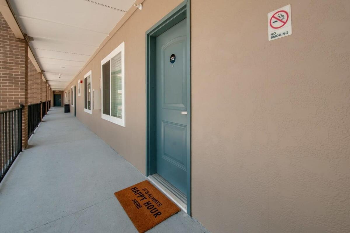 New 4 Bedroom Near Dt Walk To Restaurants *