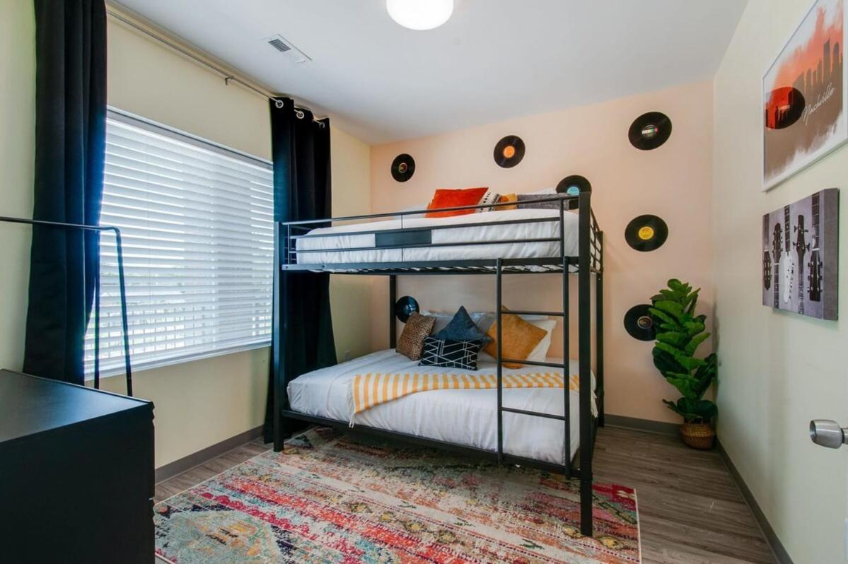 Apartment New 4 Bedroom Near Dt Walk To Restaurants