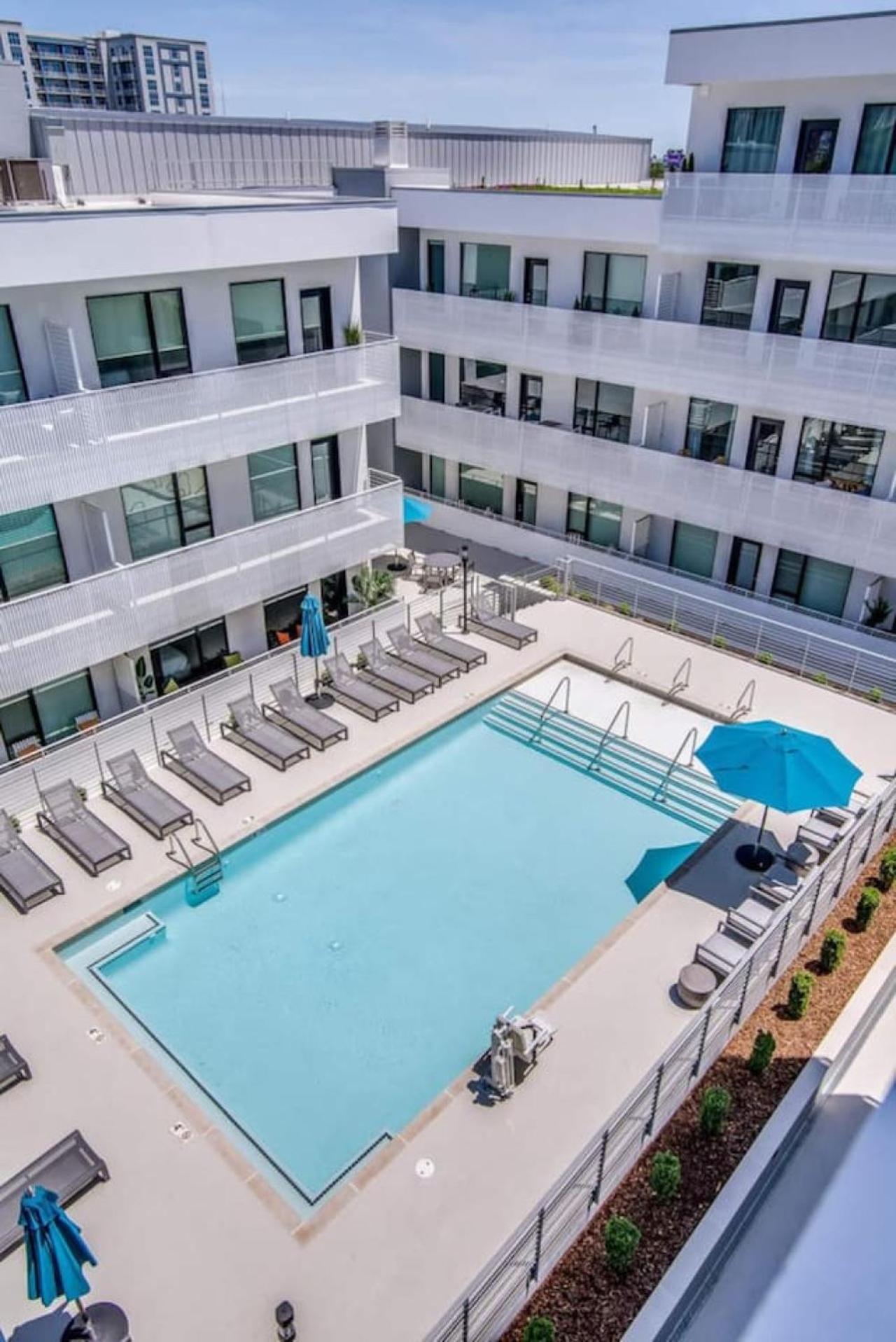 Modern Gulch Getaway With Pool, Parking, And Patio * Nashville