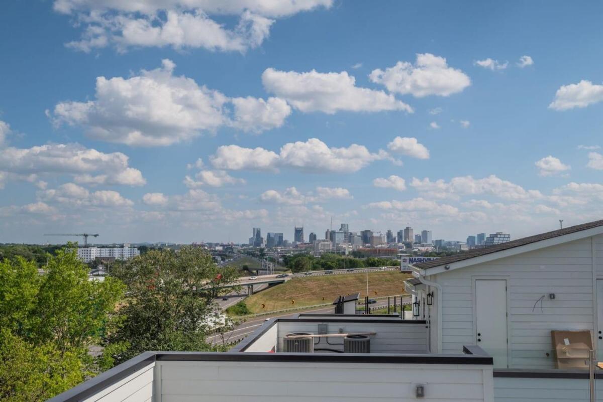 10 Percent Off Elevator Rooftop With Hot Tub & Views Holiday home *