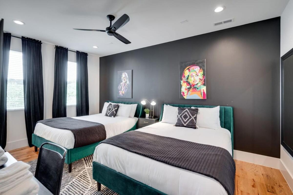 10 Percent Off Elevator Rooftop With Hot Tub & Views Holiday home Nashville