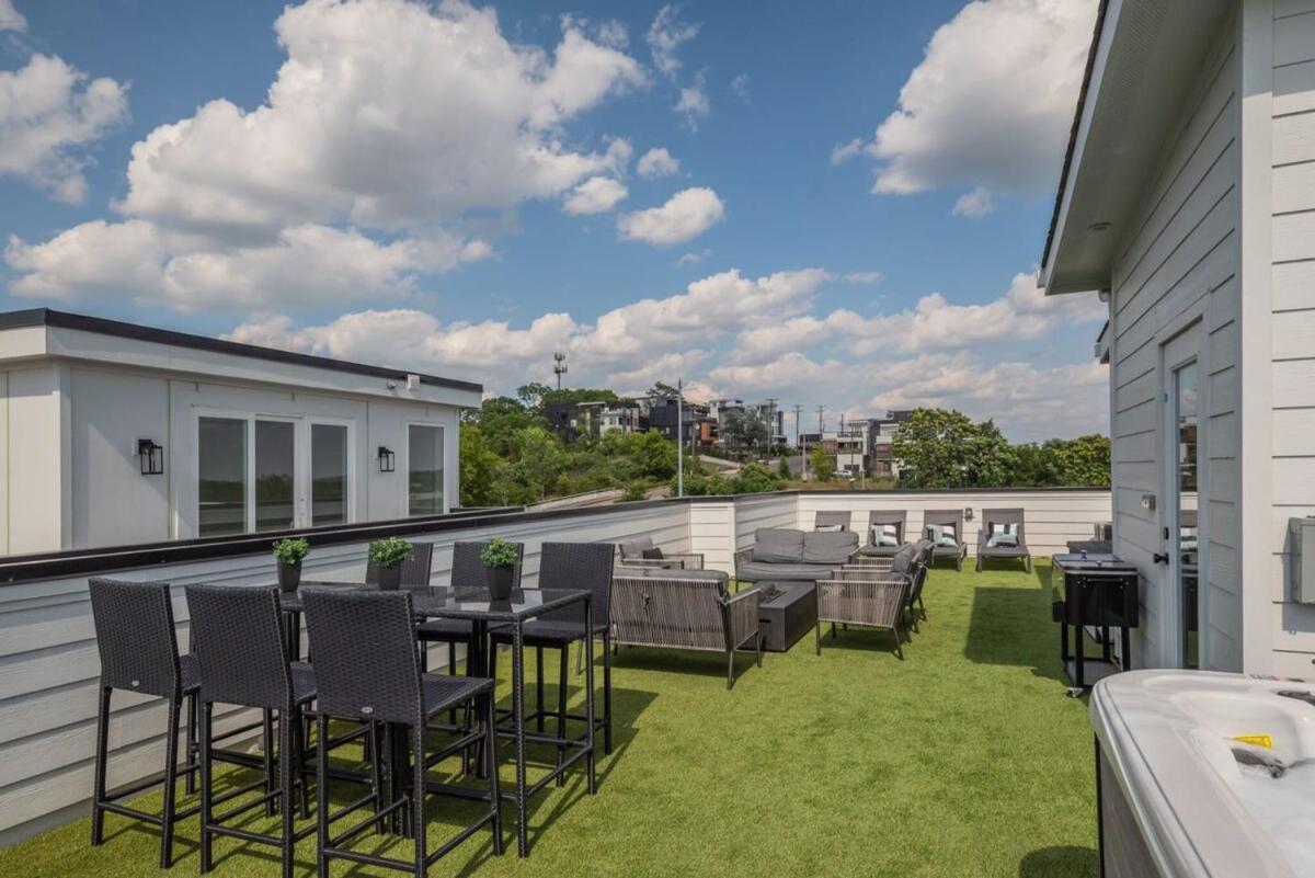 Holiday home 10 Percent Off Elevator Rooftop With Hot Tub & Views