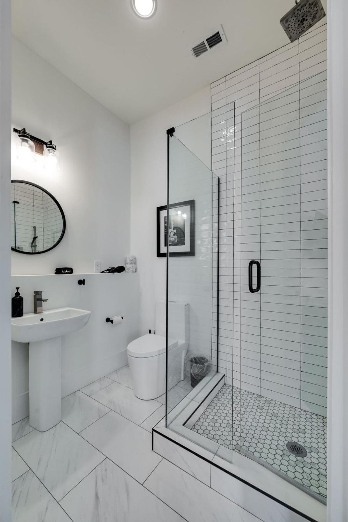 10 Percent Off Elevator Rooftop With Hot Tub & Views Holiday home *