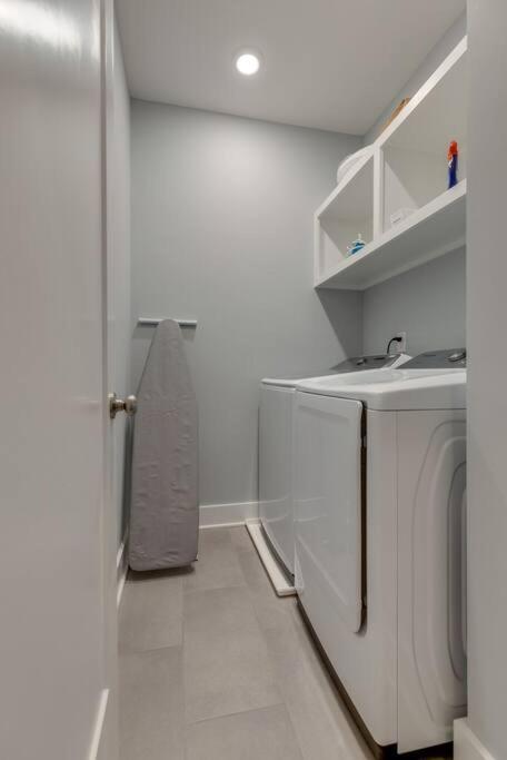 New Townhome 5 Mins To Broadway Sleeps 8 * Nashville