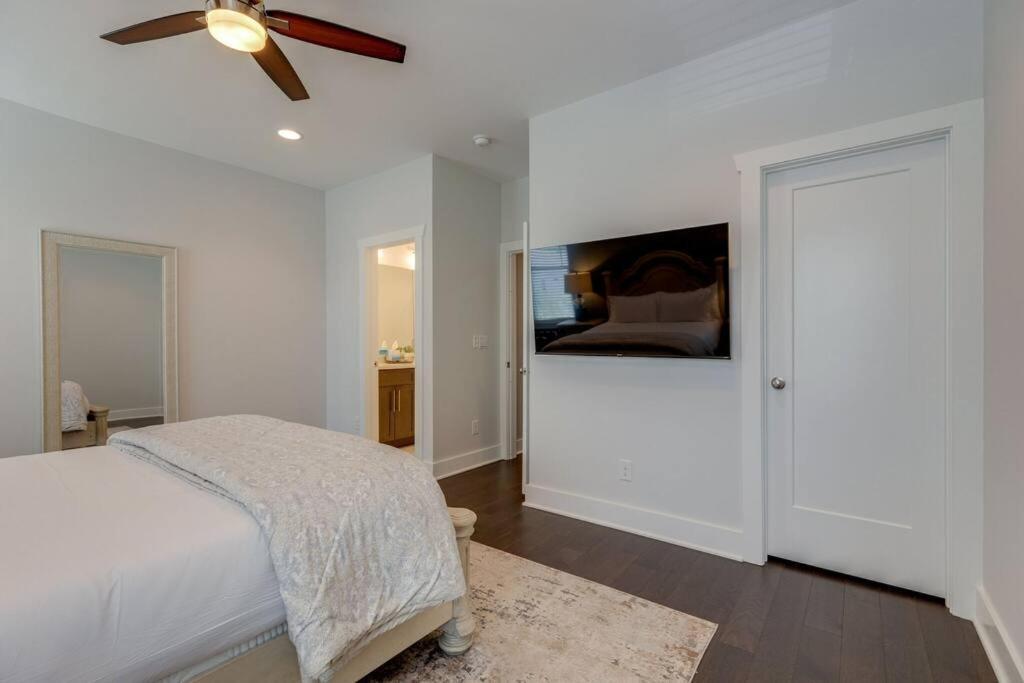 New Townhome 5 Mins To Broadway Sleeps 8 Nashville