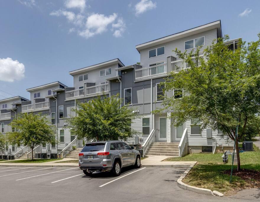 New Townhome 5 Mins To Broadway Sleeps 8 * Nashville