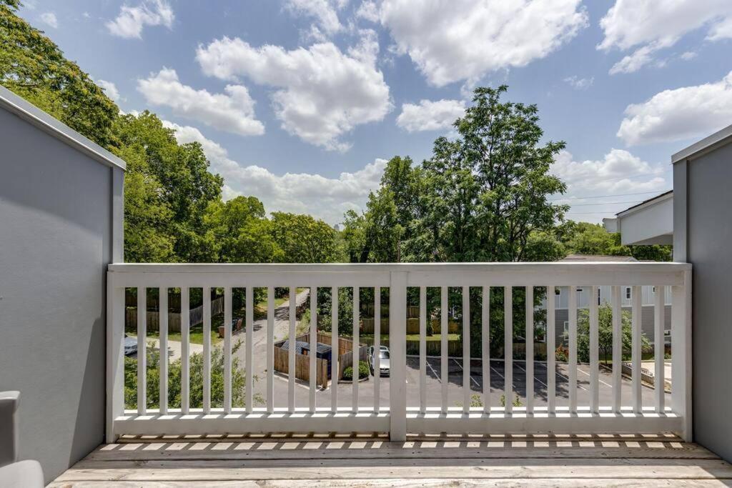 New Townhome 5 Mins To Broadway Sleeps 8 Nashville