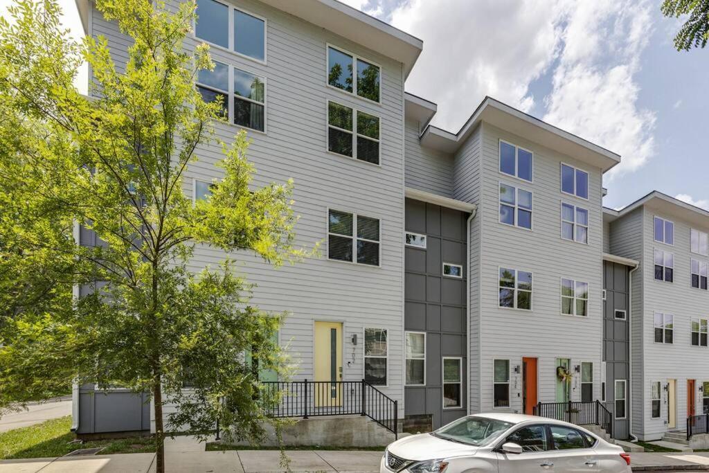 New Townhome 5 Mins To Broadway Sleeps 8 Holiday home Nashville