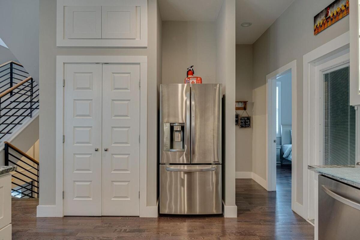 Large East With Game Sleeps 12 Holiday home *