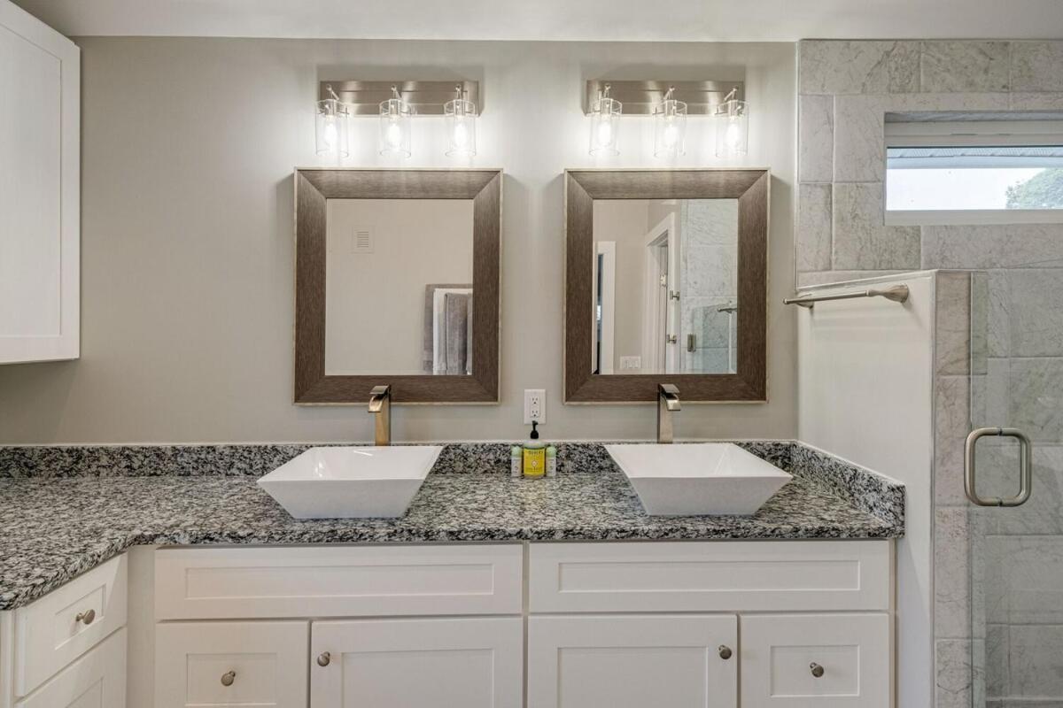 Holiday home Large East With Game Sleeps 12 *