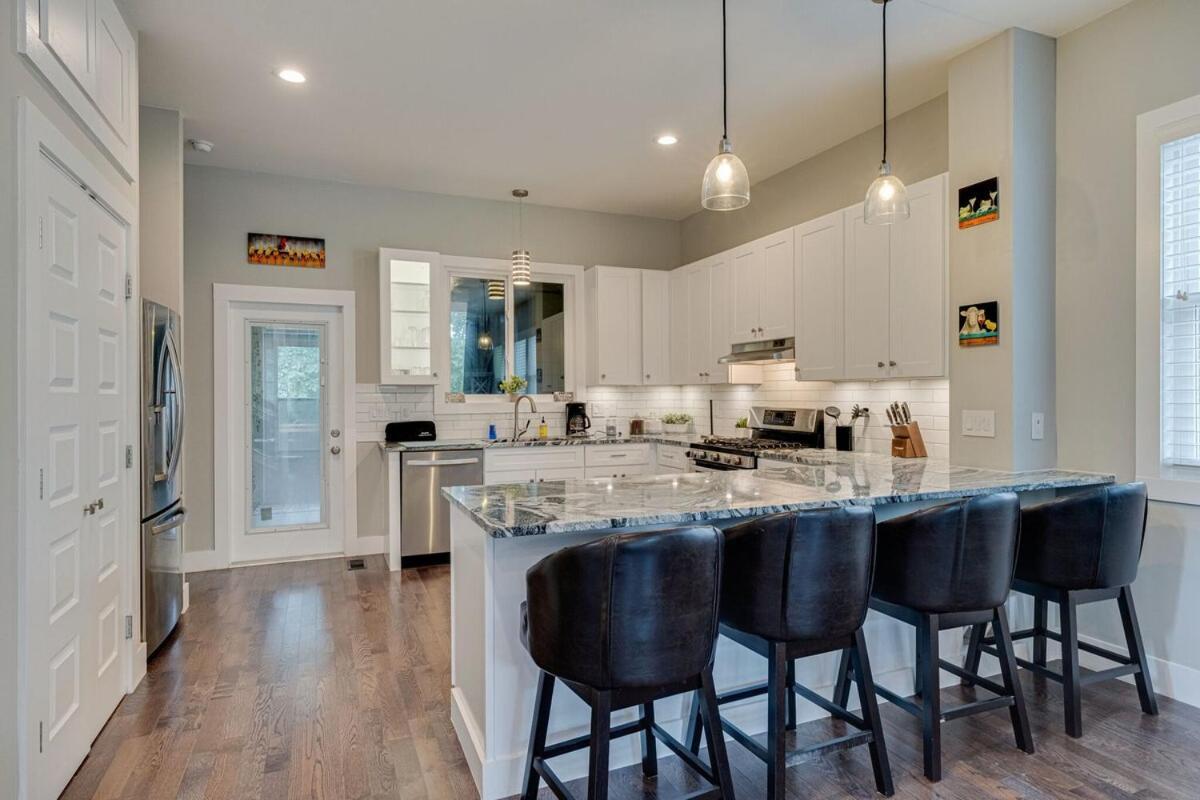 Large East With Game Sleeps 12 Holiday home *