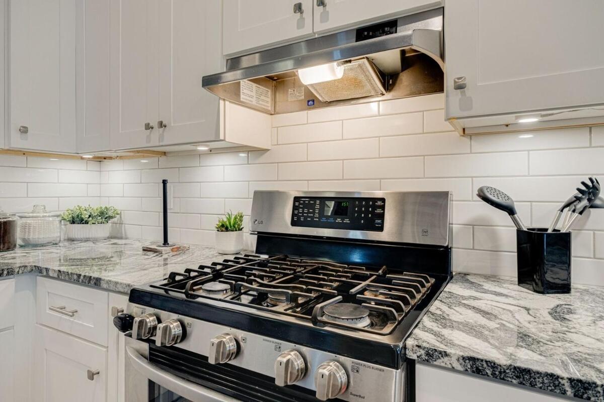 Large East With Game Sleeps 12 *