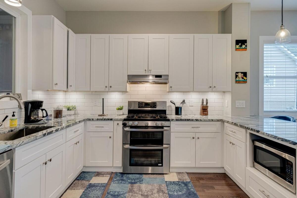 Large East With Game Sleeps 12 Holiday home *