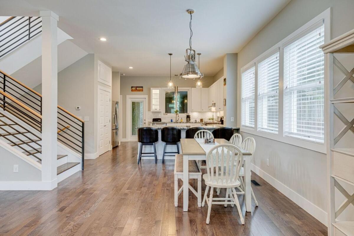 Holiday home Large East With Game Sleeps 12 *