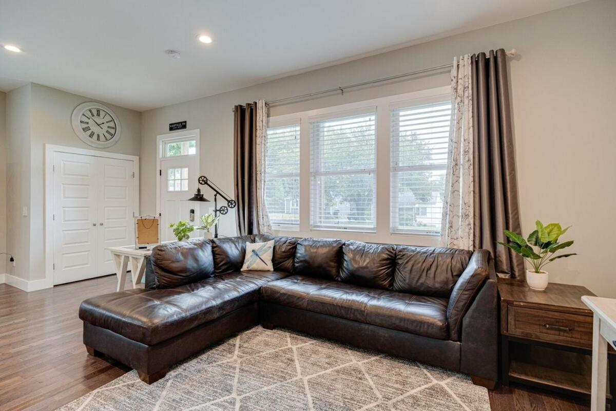 Holiday home Large East With Game Sleeps 12