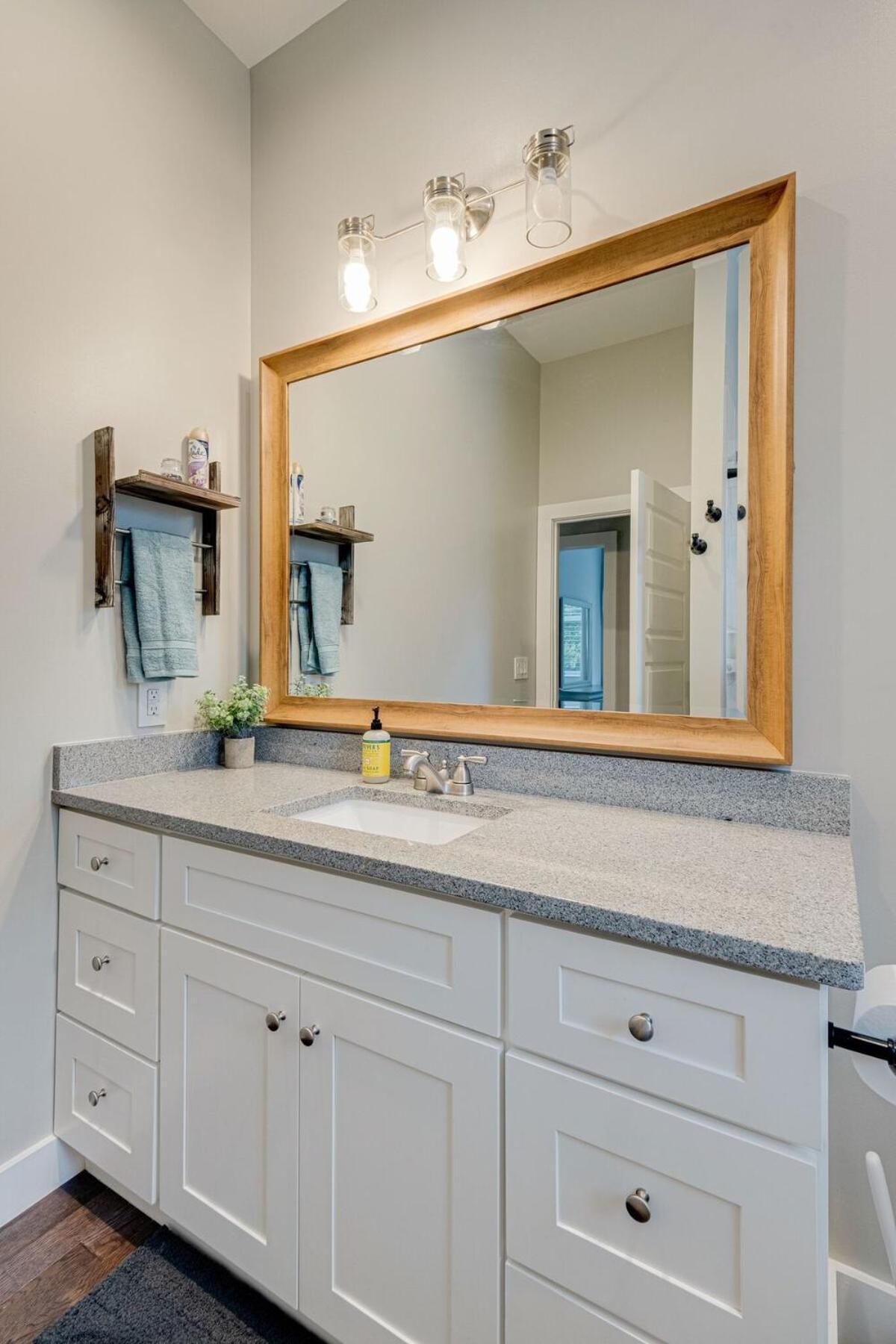 Large East With Game Sleeps 12 Holiday home Nashville