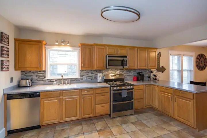 East Nash-sleeps 10 Walk To Bars 8 Mins To Dt * Nashville