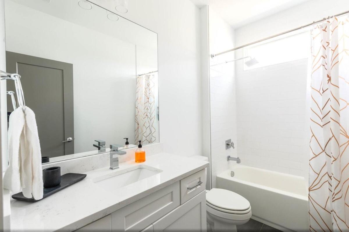 Large With Rooftop And Views Sleeps 12 Nashville