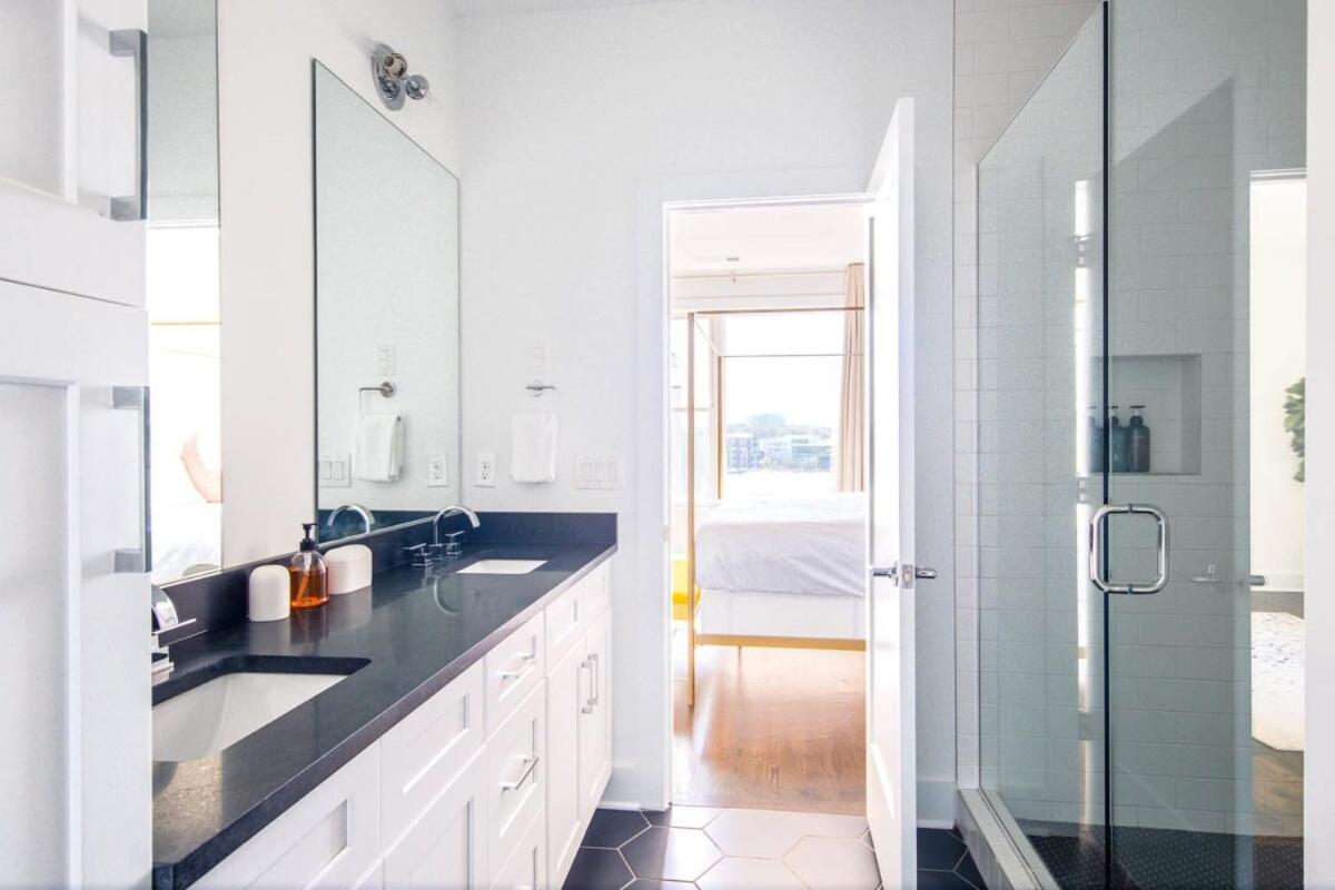 2 Lux Homes With Rooftop Views Sleeps 24 Holiday home Nashville