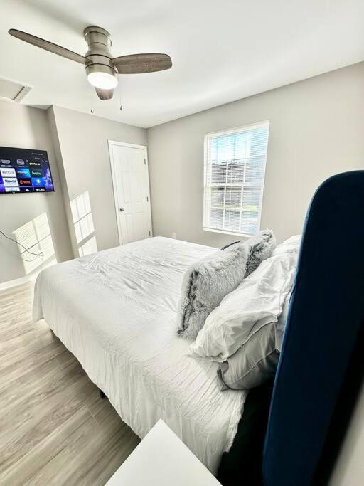 Hidden Gem 10 Min From Downtown Holiday home *