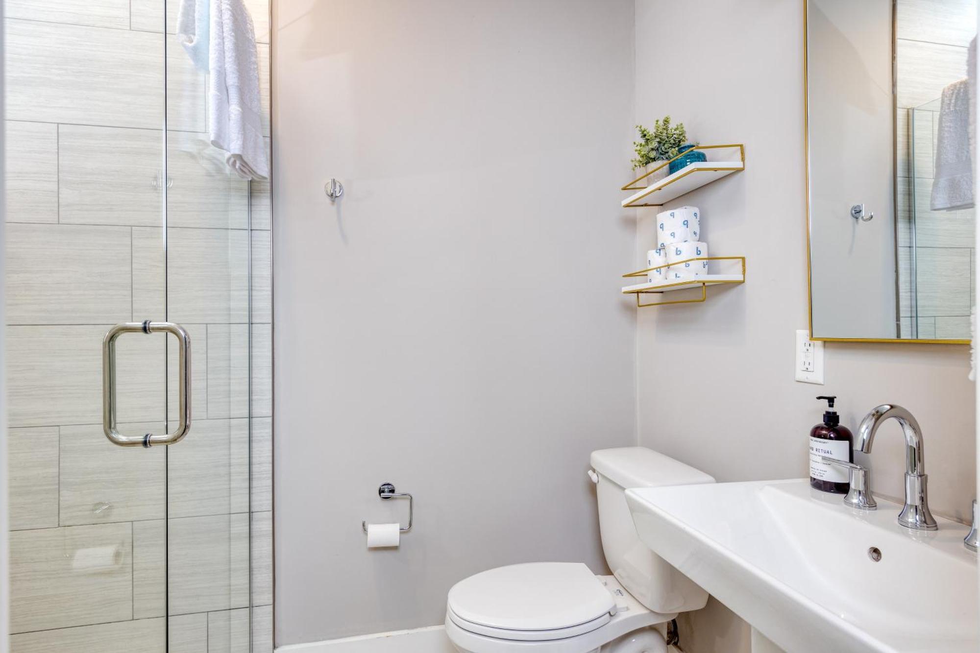 Doralee By Avantstay Rooftop Mins From Downtown Dolly Parton Theme Holiday home