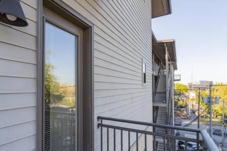 Two Cozysuites Spacious Music Row W Parking